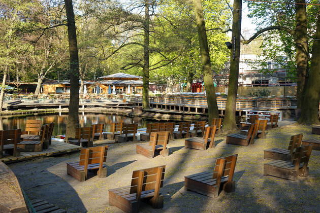 20 04 2020,Berlin,Germany,GER,the city at the time of the corona pandemic CafÃ at the Neuer See in the Großer Tiergarten