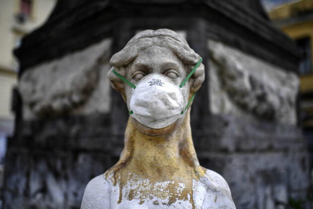 A protective mask is placed on a statue of a sphinx in Piazza Mercato (Marketplace Square), one of the most symbolic and historical places in Naples. Government Decree declaring all of Italy a protected area to combat Covid-19 - Coronavirus infection. Copyright: xSalvatorexLaportax xIPAx xKontrolabx
