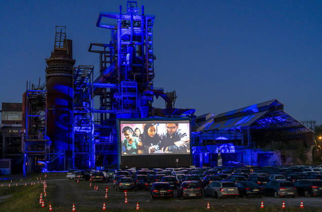 Drive-in cinema Dortmund, against the backdrop of the former blast furnace plant Phoenix West in Dortmund Hörde, temporary film screening, event in compliance with contact restrictions, effects of the corona crisis in Germany