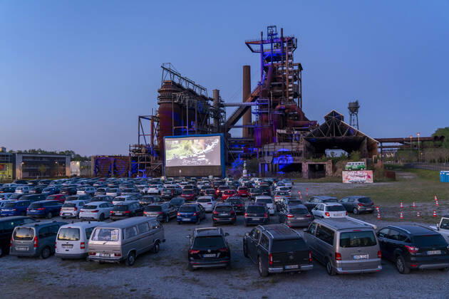 Drive-in cinema Dortmund, against the backdrop of the former blast furnace plant Phoenix West in Dortmund Hörde, temporary film screening, event in compliance with contact restrictions, effects of the corona crisis in Germany