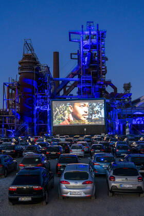Drive-in cinema Dortmund, against the backdrop of the former blast furnace plant Phoenix West in Dortmund Hörde, temporary film screening, event in compliance with contact restrictions, effects of the corona crisis in Germany