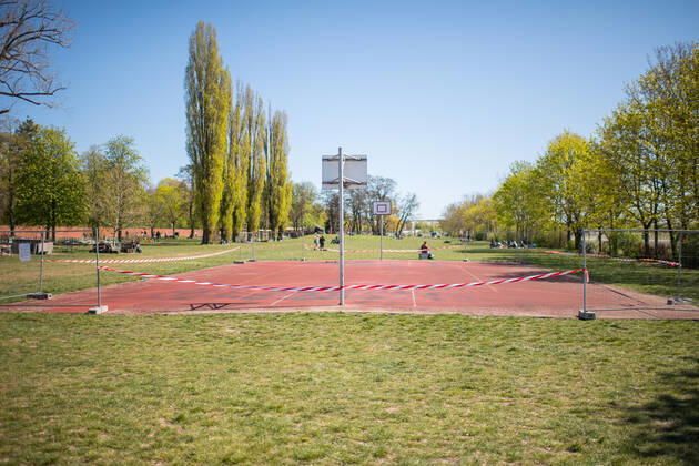 Health Corona Virus Impact Effects of the Corona Crisis In picture A closed basketball court on the Tempelhofer Feld in Berlin 19 4 2020, Berlin
