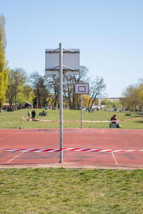 Health Corona Virus Impact Effects of the Corona Crisis In picture A closed basketball court on the Tempelhofer Feld in Berlin 19 4 2020, Berlin