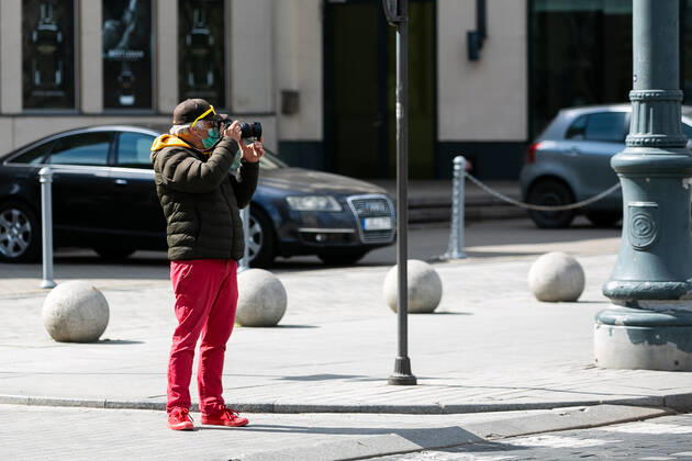 2020-04-21 Vilnius Lithuania. people enjoy warm and sunny Tuesday afternoon in Vilnius during quarantine. Vilnius Lithuania Copyright: xZygimantasxGedvilax lithuania lifestyle city