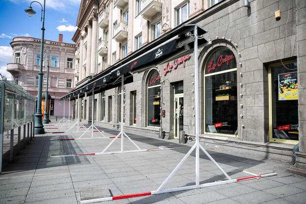 2020-04-21 Vilnius Lithuania. people enjoy warm and sunny Tuesday afternoon in Vilnius during quarantine. Vilnius Lithuania Copyright: xZygimantasxGedvilax lithuania lifestyle city