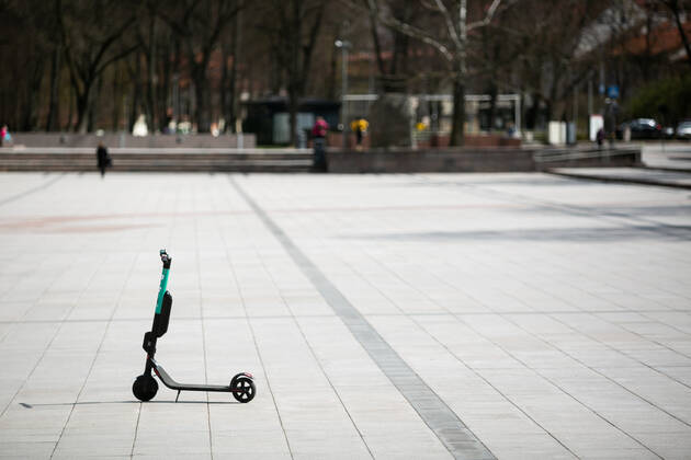 2020-04-21 Vilnius Lithuania. people enjoy warm and sunny Tuesday afternoon in Vilnius during quarantine. Vilnius Lithuania Copyright: xZygimantasxGedvilax lithuania lifestyle city