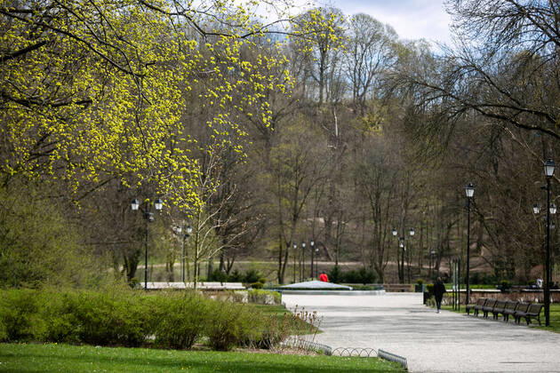 2020-04-21 Vilnius Lithuania. people enjoy warm and sunny Tuesday afternoon in Vilnius during quarantine. Vilnius Lithuania Copyright: xZygimantasxGedvilax lithuania lifestyle city