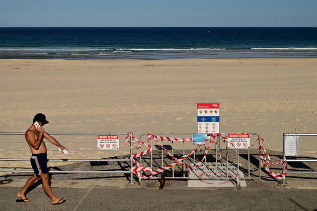 AUSTRALIA CORONAVIRUS BONDI BEACH, Signage at a closed Bondi Beach in Sydney, Wednesday, April 22, 2020. Sydney s iconic Bondi Beach will partially open to swimmers and surfers next week as more beaches in NSW begin easing COVID-19 restrictions.( NO ARCHIVING, EDITORIAL USE ONLY, NO USE IN BOOKS WITHOUT CONSENT SYDNEY NSW AUSTRALIA  Copyright: xJOELxCARRETTx 20200422001464681663