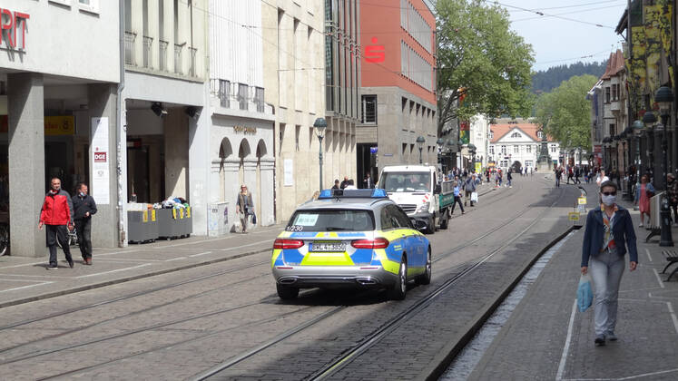 Freiburg Themed picture medicine A police car patrols through Freiburgs city centre The long and silent way back to everyday life Like here in Freiburg life starts pulsating again Themed picture medicine Coronavirus Copyright: xHahnex Eibner-Pressefotox EP_joha