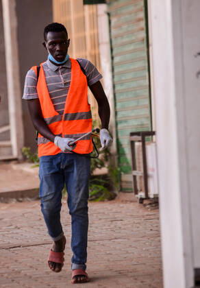 April 21, 2020, Khartoum, Khartoum, Sudan: Sudanese spray disinfectant as a preventive measure amid fears of the spread of the coronavirus disease (COVID-19) in Khartoum, Sudan, on April 21, 2020 Khartoum Sudan - ZUMAap3_ 20200421_zaf_ap3_127 Copyright: xFaizxAbuxBakrx