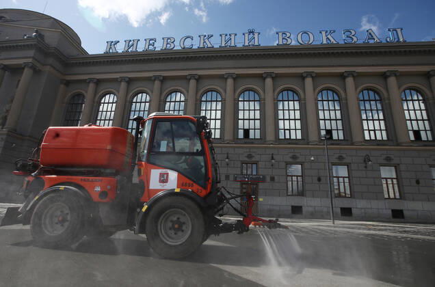 MOSCOW, RUSSIA - APRIL 22, 2020: A street sweeper washes pavements with disinfectant outside Kiyevsky railway station amid the ongoing COVID-19 pandemic. Sergei Fadeichev TASS  TS0D6A96