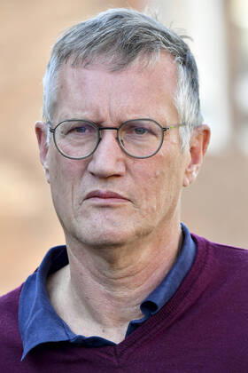 State epidemiologist Anders Tegnell of the Public Health Agency of Sweden doing interviews after the daily news conference on the coronavirus, Covid 19 situation in Stockholm, Sweden, April 22, 2020 STOCKHOLM Sweden x10030x,  Copyright: xJonasxEkströmer TTx SWEDEN CORONA