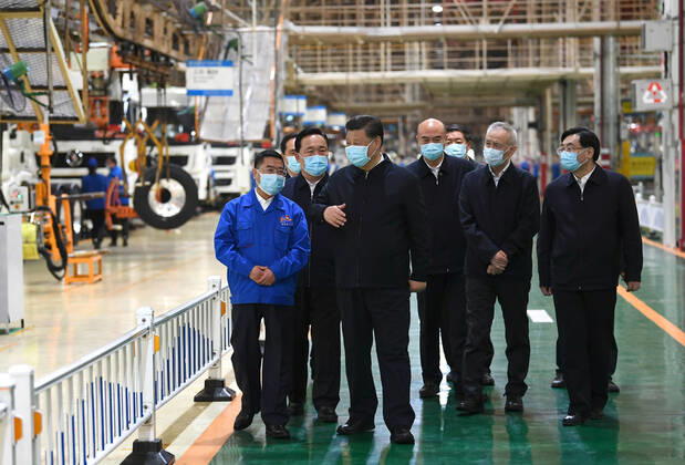 (200422) -- XI AN, April 22, 2020 -- Chinese President Xi Jinping, also general secretary of the Communist Party of China Central Committee and chairman of the Central Military Commission, learns about the reopening of business in Shaanxi Automobile Holding Group in Xi an, capital of northwest China s Shaanxi Province, April 22, 2020. Xi on Wednesday inspected the city of Xi an during his trip to northwest China s Shaanxi Province. ) CHINA-SHAANXI-XI AN-XI JINPING-INSPECTION (CN) XiexHuanchi 