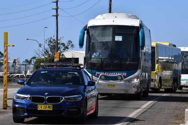 RUBY PRINCESS DEPARTURE, Crew from onboard the Ruby Princess cruise ship are seen departing Port Kembla in buses in Wollongong, New South Wales, Thursday, April 23, 2020. The Ruby Princess cruise ship has been told to leave Australia by Thursday, as an inquiry begins. ( NO ARCHIVING, EDITORIAL USE ONLY, NO USE IN BOOKS WITHOUT CONSENT SYDNEY NSW AUSTRALIA  Copyright: xDEANxLEWINSx 20200423001464841914