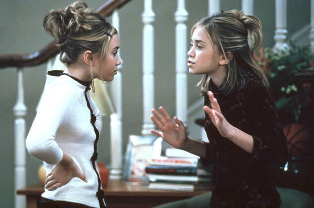 TWO OF A KIND, Ashley Mary Kate Olsen, 1998-99. Warner Bros. Television Courtesy: Everett Collection Warner Bros Courtesy Everett Collection !ACHTUNG AUFNAHMEDATUM GESCHÃ„TZT! PUBLICATIONXNOTxINxCANxCHNxFRAxITAxJPNxNORxPOLxRUSxESPxUKxUSA Copyright: xWarnerxBros CourtesyxEverettxCollectionx TSDTWOF EC016