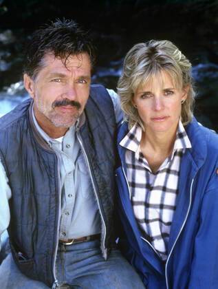 NIGHTMARE AT BITTER CREEK, Tom Skerritt, Lindsay Wagner, 1988, (c)Phoenix Entertainment Group courtesy Everett Collection Phoenix Entertainment Group courtesy Everett Collection !ACHTUNG AUFNAHMEDATUM GESCHÃ„TZT! PUBLICATIONXNOTxINxCANxCHNxFRAxITAxJPNxNORxPOLxRUSxESPxUKxUSA Copyright: xCourtesyxEverettxCollectionx T4DNIAT EC001