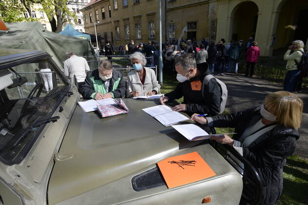 People fill out questionnaires to take a sample for a covid-19 test, on April 23, 2020, in Prague, Czech Republic. Across-the-board testing of population for new coronavirus began today. Test points open in Prague at 10:00, in Brno and Litomerice at 8:00. The goal is to find out the presence of coronavirus in Czech population. (CTKxPhoto KaterinaxSulova) CTKPhotoP202004230294601 _SUK6691
