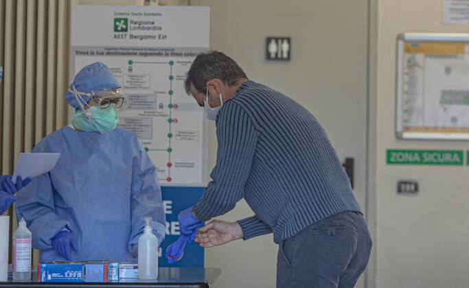 Bergamo Coronavirus - serological tests on citizenship at the Pesenti-Fenaroli Hospital in Alzano Lombardo now underway (Foto Sergio Agazzi Fotogramma, Bergamo - 2020-04-23) p.s. la foto e utilizzabile nel rispetto del contesto in cui e stata scattata, e senza intento diffamatorio del decoro delle persone rappresentate  Copyright: xFotox SergioxAgazzix xFOTOGRAMMAx