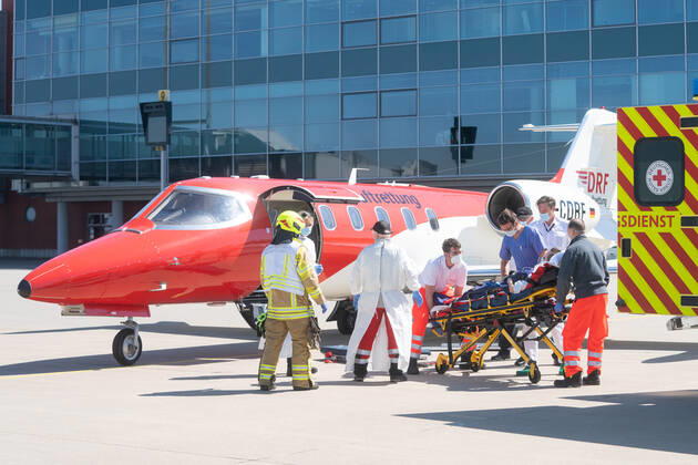 French corona patient recovers A corona patient, a 52-year-old Frenchman, who was flown from Alsace to Dresden on the afternoon of April 2, left the University Hospital this Wednesday. He was flown from Dresden Airport to his home country in a Learjet of the German Air Rescue DLR.