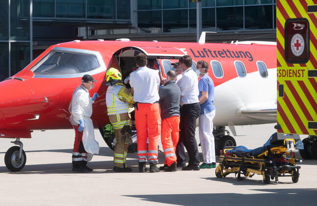 French corona patient recovers A corona patient, a 52-year-old Frenchman, who was flown from Alsace to Dresden on the afternoon of April 2, left the University Hospital this Wednesday. He was flown from Dresden Airport to his home country in a Learjet of the German Air Rescue DLR.