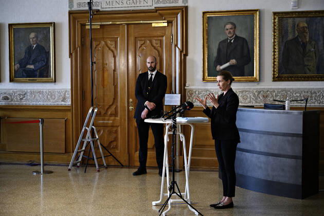 Prime Minister Mette Frederiksen S speaks to the press following a party leadership meeting on reopening in Christiansborg, Thursday, April 23, 2020 Party leaders meet on test strategy and further process ahead of phase two of reopening Denmark after covid 19 shutdowns, Copenhagen Denmark,  Copyright: PhilipxDavali PhilipxDavalix cop105 spdk20200423-152825-L
