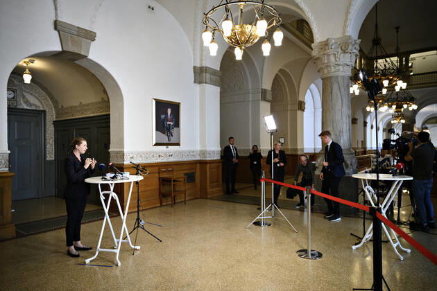 Prime Minister Mette Frederiksen S speaks to the press following a party leadership meeting on reopening in Christiansborg, Thursday, April 23, 2020 Party leaders meet on test strategy and further process ahead of phase two of reopening Denmark after covid 19 shutdowns, Copenhagen Denmark,  Copyright: PhilipxDavali PhilipxDavalix cop105 spdk20200423-152911-L