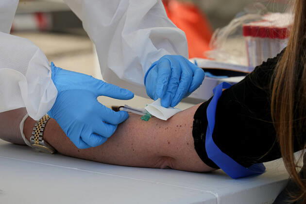 Foto IPP Ciancaglini Emmanuele Carpi 23 04 2020 Emergenza coronavirus - test tampone covid 19 nella modalitÃ drive-through nella foto: Operatori sanitari effettuano test tamponi Italy Photo Press - World Copyright  0