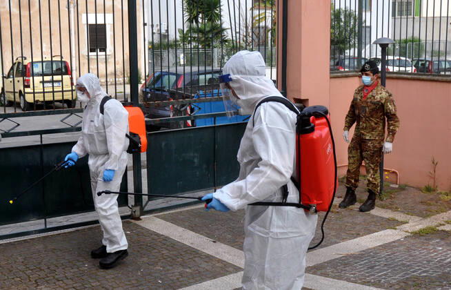Palermo Coronavirus, the soldiers of the Aosta Brigade sanitize buildings of the Municipality. In the photo the intervention at the Opera Pia Palagonia in via Giuseppe Maggiore Amari. ..Ph.Alessandro Fucarini. (Alessandro Fucarini Fotogramma, Palermo - 2020-04-23) p.s. la foto e utilizzabile nel rispetto del contesto in cui e stata scattata, e senza intento diffamatorio del decoro delle persone rappresentate  Copyright: xAlessandroxFucarinix xFOTOGRAMMAx