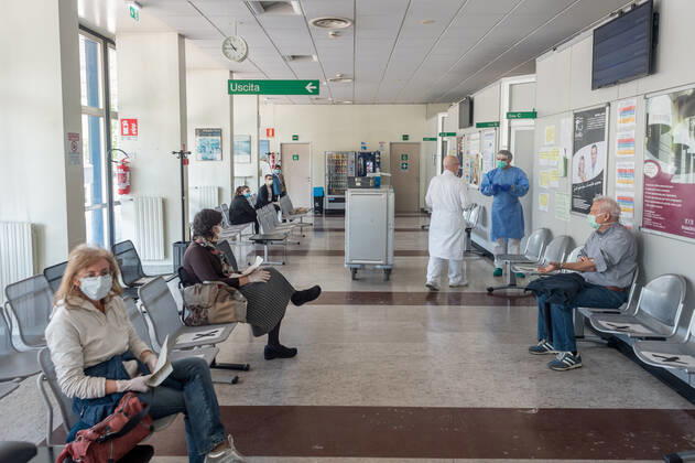 Cremona. Serological tests for blood sampling for the emergency COVID19 at the Cremona Hospital (Carlo Cozzoli Fotogramma, Cremona - 2020-04-23) p.s. la foto e utilizzabile nel rispetto del contesto in cui e stata scattata, e senza intento diffamatorio del decoro delle persone rappresentate  Copyright: xCarloxCozzolix xFOTOGRAMMAx