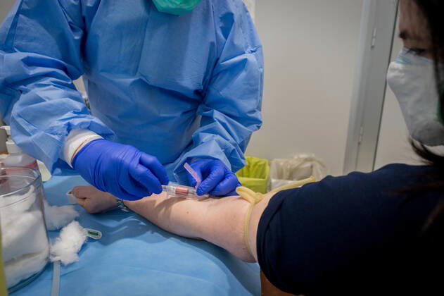 Cremona. Serological tests for blood sampling for the emergency COVID19 at the Cremona Hospital (Carlo Cozzoli Fotogramma, Cremona - 2020-04-23) p.s. la foto e utilizzabile nel rispetto del contesto in cui e stata scattata, e senza intento diffamatorio del decoro delle persone rappresentate  Copyright: xCarloxCozzolix xFOTOGRAMMAx