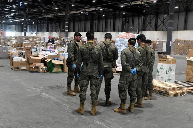 Military and health care personnel place boxes containing health aid given by the Spanish Government and private institutions which will be kept at one of the pavilions of the temporary hospital for COVID-19 patients set up at the IFEMA fair grounds in Madrid, Spain, 23 April 2020. Spain is under lockdown to avoid the spread of the pandemic COVID-19 disease caused by the SARS-CoV-2 coronavirus. Coronavirus situation in Spain !ACHTUNG: NUR REDAKTIONELLE NUTZUNG!  Copyright: xVictorxLerenax GRAF4917 20200423-637232684311617753