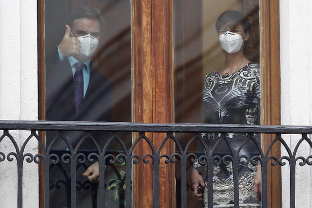 Santiago, April 23, 2020 Amaro Gomez Pablos and Tonka Tomicic are photographed on a balcony at the Palacio de La Moneda Dragomir Yankovic Aton Chile, Santiago Chile Aton 414033  Copyright: DRAGOMIRxYANKOVIC ATONxCHILE