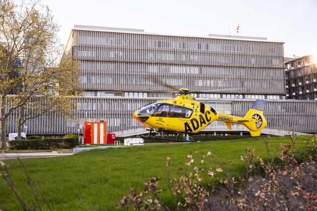 Helicopter of the ADAC air rescue service in Berlin on 23 April 2020 As of yesterday, bookstores and car showrooms under 800 square meters can reopen with the observance of hygiene and distance regulations Today there were noticeably more people on the road Coronavirus in Berlin