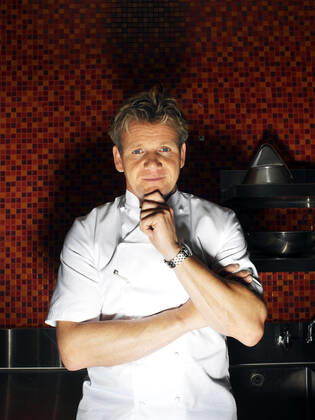 HELL S KITCHEN, Head Chef Gordon Ramsay, (Season 1), 2005-, TM and Copyright 20th Century Fox Film Corp. All rights reserved, Courtesy: Everett Collection 20thCentFox Courtesy Everett Collection !ACHTUNG AUFNAHMEDATUM GESCHÃ„TZT! PUBLICATIONXNOTxINxCANxCHNxFRAxITAxJPNxNORxPOLxRUSxESPxUKxUSA Copyright: x20thCentFox CourtesyxEverettxCollectionx TCDHEKI FE004