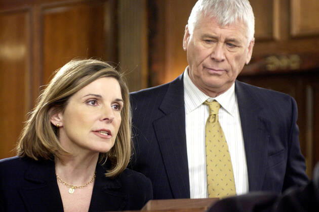 LAW AND ORDER: SPECIAL VICTIMS UNIT, Susan Saint James, Barry Bostwick, Gone , (Season 7, aired February 28, 2006), 1999-, photo: Barbara Nitke NBC Courtesy: Everett Collection NBC Courtesy Everett Collection !ACHTUNG AUFNAHMEDATUM GESCHÃ„TZT! PUBLICATIONXNOTxINxCANxCHNxFRAxITAxJPNxNORxPOLxRUSxESPxUKxUSA Copyright: xNBC CourtesyxEverettxCollectionx TCDLAAN EC254