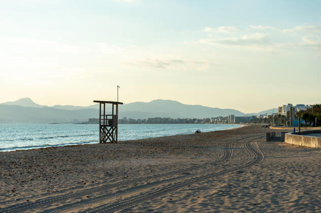 20200423 Corona Lock down in Mallorca PALMA DE MALLORCA, SPAIN APRIL 23 2020 empty beach at the Playa de Palma at Corona Lock down in Mallorca on April 23, 2020 in Palma de Mallorca, Palma de Mallorca Baleares Spain