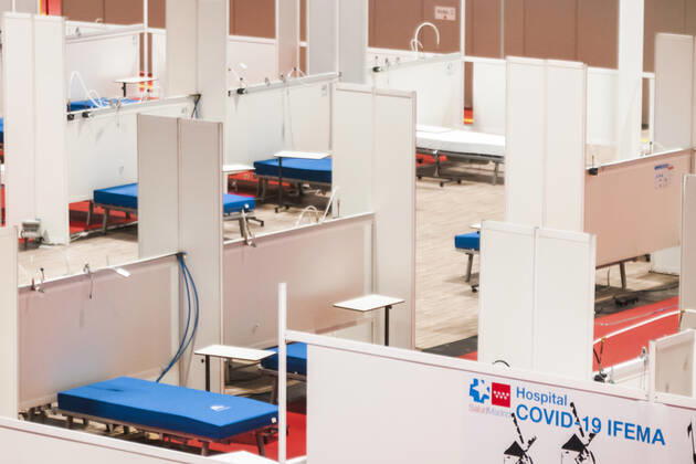 In the makeshift hospital set up for corona patients at the IFEMA exhibition centre, on World Book Day, Don Quixote will be read Day 35 since the Spanish government declared a state of emergency because of the corona crisis Madrid, 23 04 2020 Reading at IFEMA Hospital  Foto:xDyDxFotografosx xFuturexImage