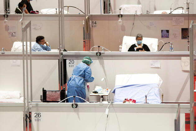 In the makeshift hospital set up for corona patients at the IFEMA exhibition centre, on World Book Day, Don Quixote will be read Day 35 since the Spanish government declared a state of emergency because of the corona crisis Madrid, 23 04 2020 Reading at IFEMA Hospital  Foto:xDyDxFotografosx xFuturexImage