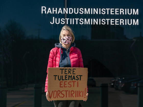 23.04.2020, Tallinn. Valitsuse tegevust kritiseeriv meeleavaldus superministeeriumi ees. Demonstration criticizing government action in front of the ministries building. Foto Mihkel Maripuu, Postimees Tallinn Harjumaa Estonia  Copyright: xMihkelxMaripuux