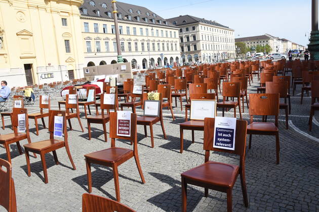 Empty Chairs Munich 24 04 20 Odeonsplatz Action Day of Leadersclub Empty Chairs because of the Corona Virus Munich