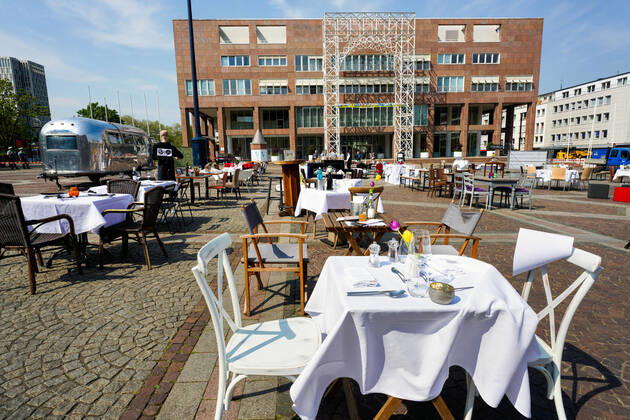 Dortmund, 24 04 2020 Empty tables, chairs and beds at Friedensplatz in Dortmund Following an appeal by Dehoga Deutscher Hotel und Gaststättenverband, catering businesses have joined forces to take part in the protest action, drawing attention to the situation of their businesses to the consequences of the Corona restrictions in the Corona crisis
