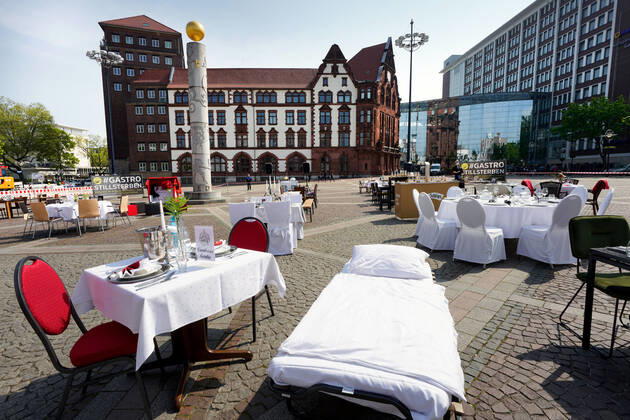 Dortmund, 24 04 2020 Empty tables, chairs and beds at Friedensplatz in Dortmund Following an appeal by Dehoga Deutscher Hotel und Gaststättenverband, catering businesses have joined forces under the motto STILLSTERBEN to take part in the protest action, with which they draw attention to the situation of their businesses to the consequences of the Corona restrictions in the Corona crisis