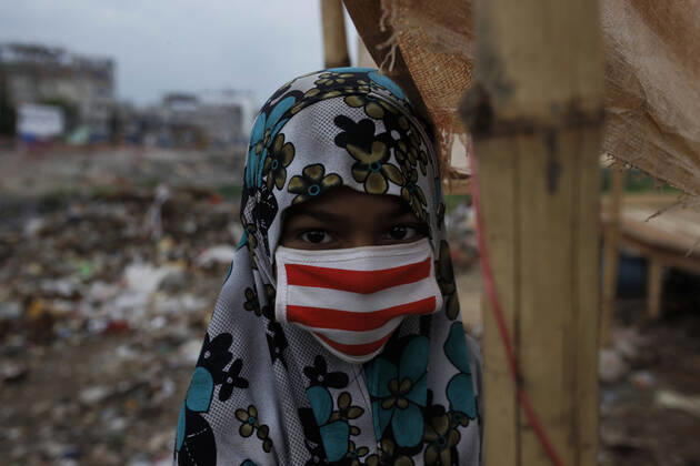 Coronavirus, Eindrücke aus Bangladesch April 24, 2020, Dhaka, Bangladesh: A girl wearing a mask at a street market as protection measure amid concerns of coronavirus pandemic in Dhaka. Dhaka Bangladesh - ZUMAh143 20200424_zap_h143_002 Copyright: xMDxMehedixHasanx