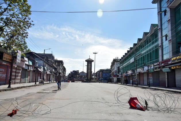 April 24, 2020, Srinagar, Jammu & Kashmir, India: A man walks along a deserted road during the Coronavirus (COVID-19) lockdown Crisis..Curfew like restrictions continued on movement of people to curb the spread of coronavirus in Kashmir valley. 20 new coronavirus cases were reported as on Apr 24, according to officials. This brings the total reported cases of coronavirus in Jammu and Kashmir to 454. Srinagar India - ZUMAs197 20200424_zaa_s197_048 Copyright: xSaqibxMajeedx