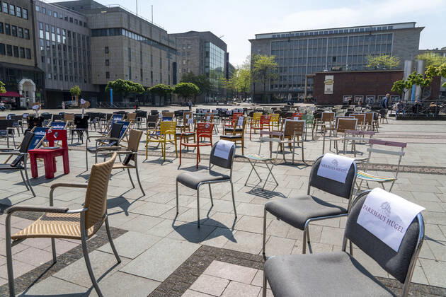 Action 1 000 empty chairs, with which restaurateurs, nationwide, want to draw attention to the problems of gastronomy in the Corona period, Kennedyplatz, impact of the Corona crisis in Essen, Germany,