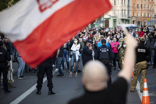 Demonstrators protesting against the closed border between Zgorzelec and Goerlitz, 24 04 2020 In order to contain the coronavirus, Poland and the Czech Republic, among others, have closed their borders to Germany in mid-March The background of the protest is the current restric Copyright: xFlorianxGaertner photothek.netx