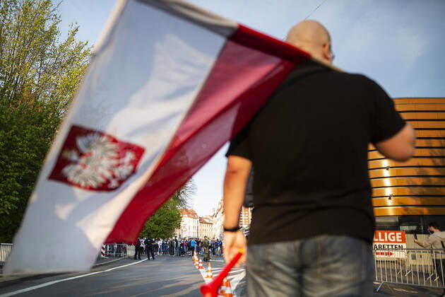 Demonstrators protesting against the closed border between Zgorzelec and Goerlitz, 24 04 2020 In order to contain the coronavirus, Poland and the Czech Republic, among others, have closed their borders to Germany in mid-March The background of the protest is the current restric Copyright: xFlorianxGaertner photothek.netx
