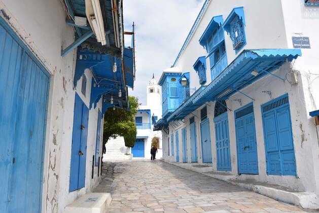 TUNIS, TUNISIA - April 24: Streets are seen empty after the nation-wide quarantine was declared as part of measures to halt the spread of the novel coronavirus pandemic in Sidi Bou Said town, near Tunis, Tunisia on April 24, 2020. NEWS : Covid 19 Coronavirus en Tunisie - Tunis - 24 04 2020 WASSIMJDIDI PANORAMIC 