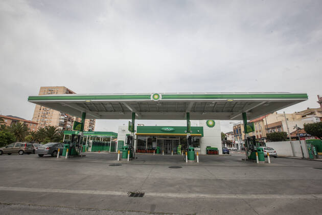 April 24, 2020: April 24, 2020 (Malaga) Gasoline is in historical minimos of price and consumption due to the coronavirus crisis in Malaga - ZUMAc161 20200424_zap_c161_069 Copyright: xLorenzoxCarnerox