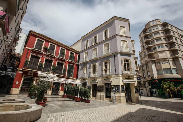 April 24, 2020: 24 April 2020 (Malaga)Malaga is giving an unusual and deserted image on the streets of the city in the wake of the Coronavirus crisis - ZUMAc161 20200424_zap_c161_094 Copyright: xLorenzoxCarnerox